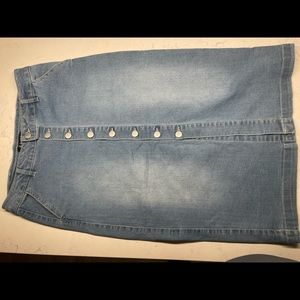 D. Jeans Midi denim skirt